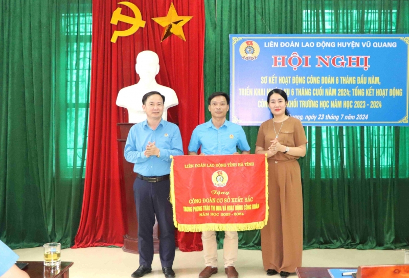 Vũ Quang: Sơ kết hoạt động công đoàn 6 tháng đầu năm; Tổng kết công đoàn khối trường học năm học 2023-2024